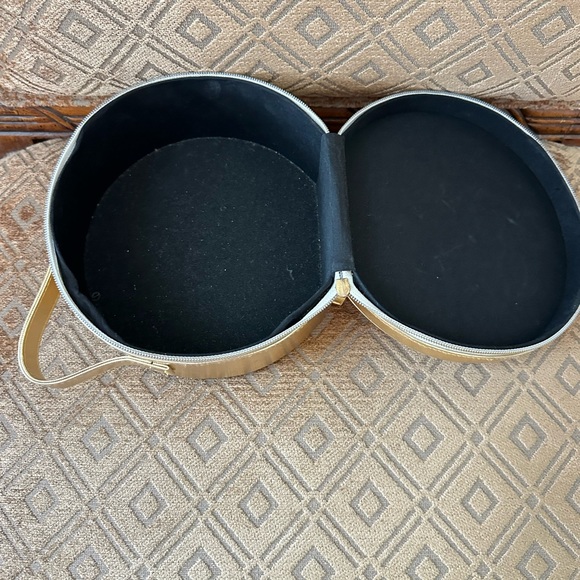 Marc Jacobs Gold and White Daisy Bag - Picture 3 of 3